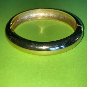 NWOT gt oval hinged bracelet, dia. 2 1/2” x 1/2” appx, shiny finish.  $20